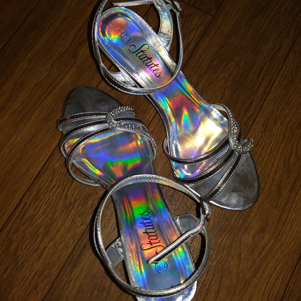 Statutes Heels
